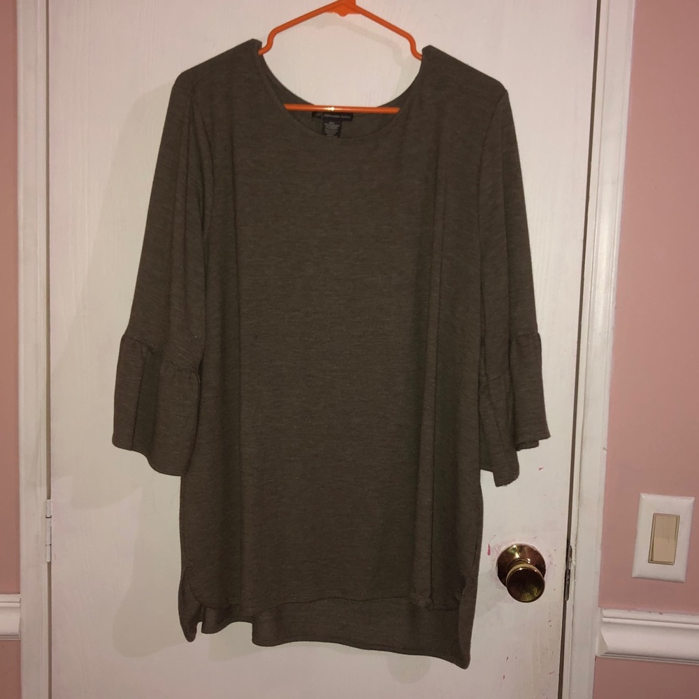 XXL peplum sleeve sweater
